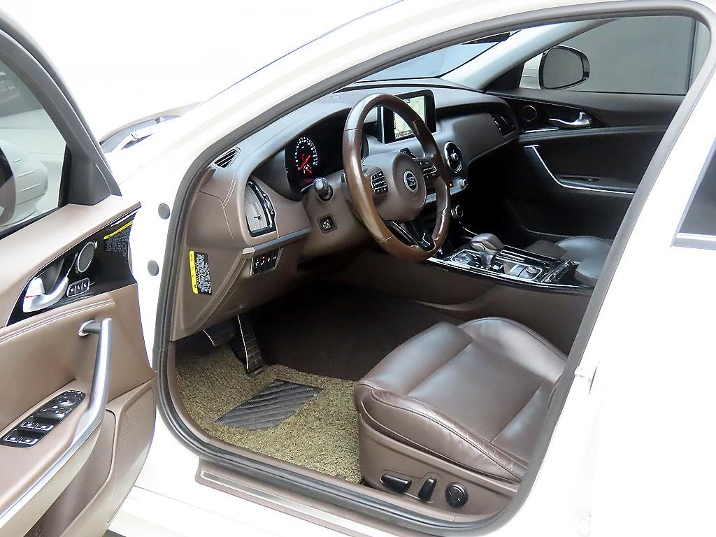 KIA Stinger - Vista 5