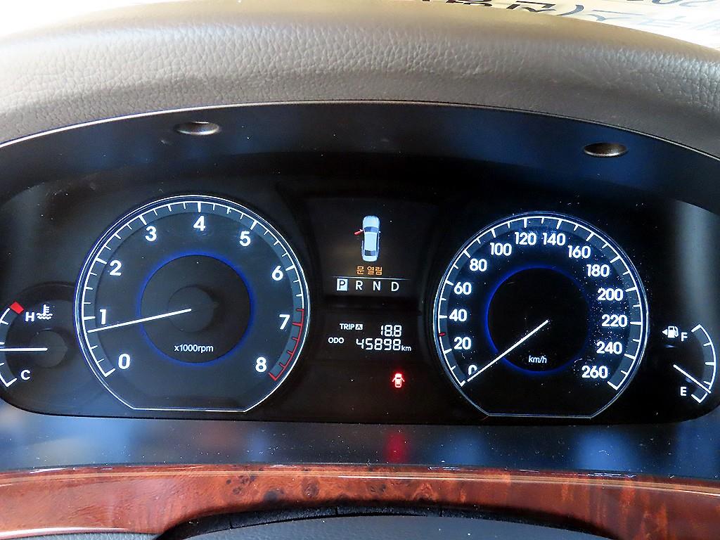 HYUNDAI Equus - Vista 8