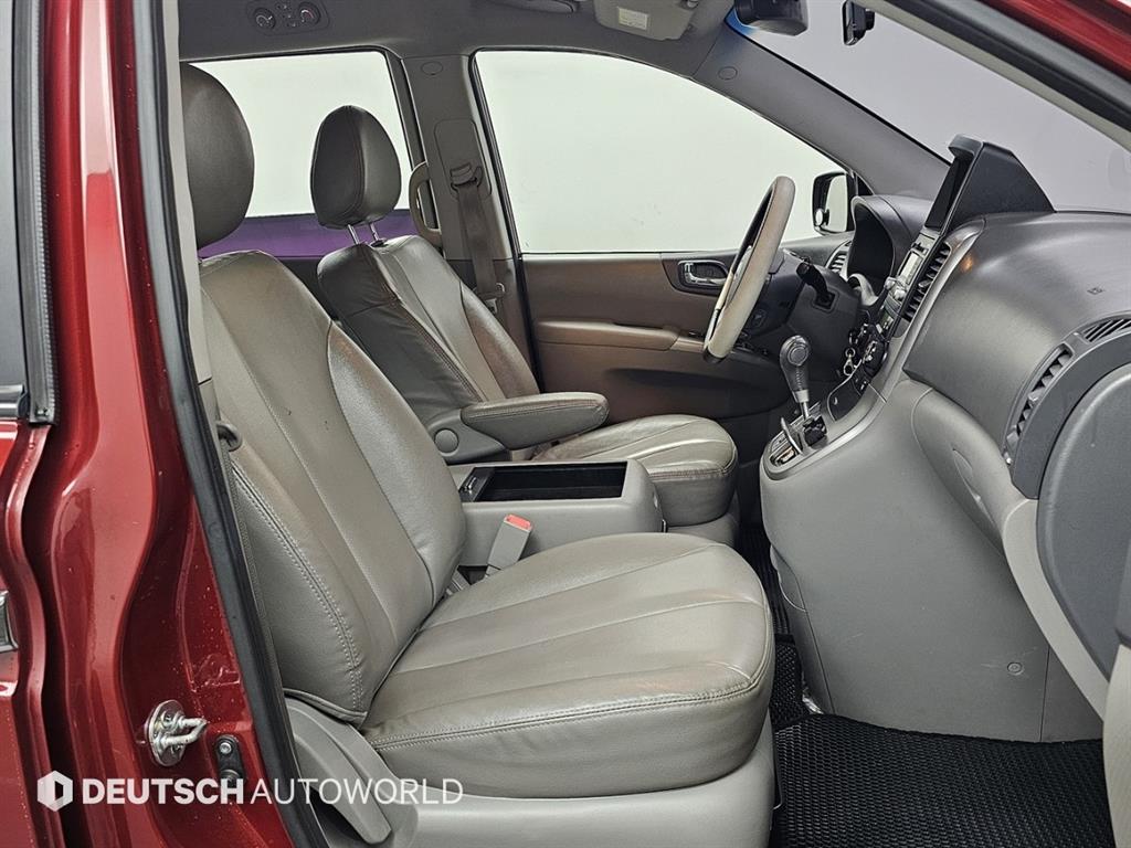 KIA Carnival - Vista 10