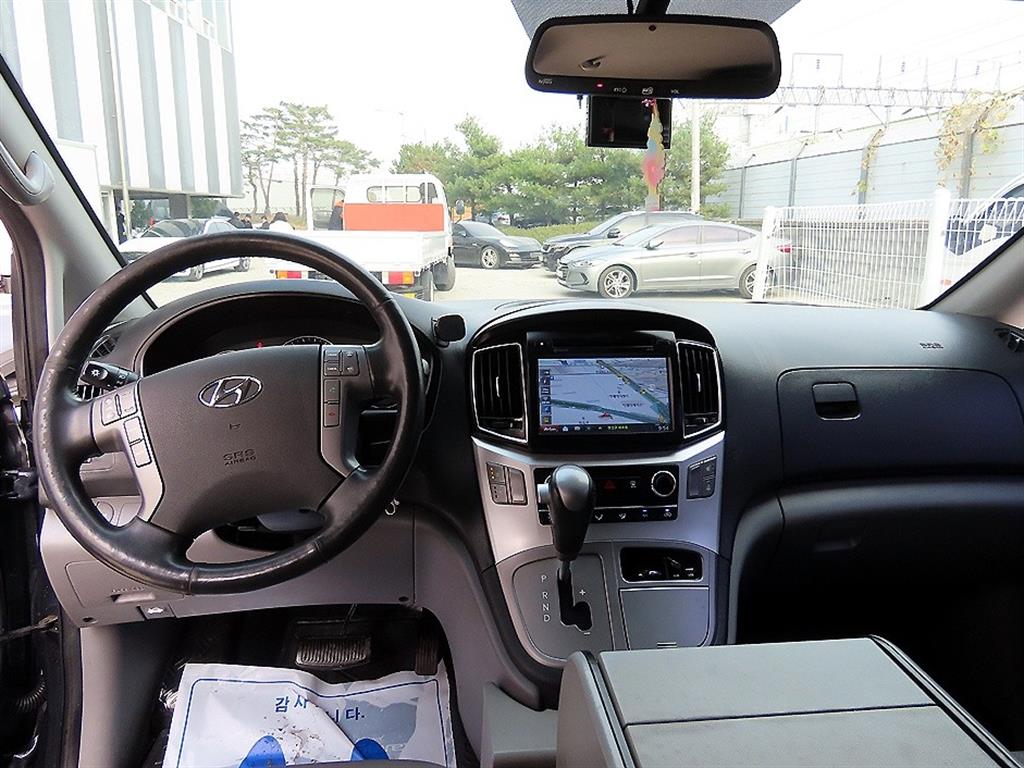 HYUNDAI Starex - Vista 7