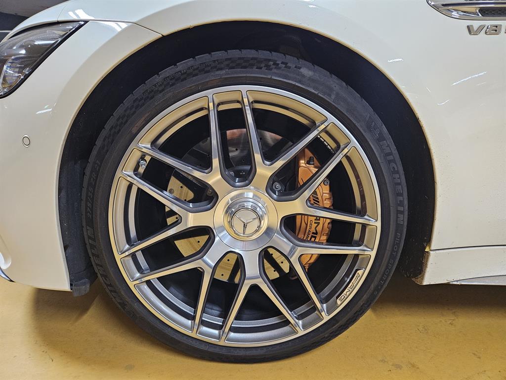 Mercedes Benz AMG GT - Vista 5