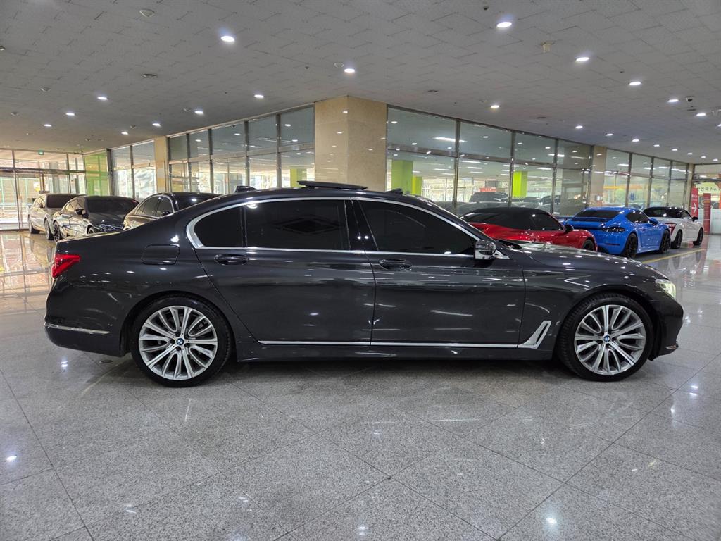 BMW 7 Series - Vista 5