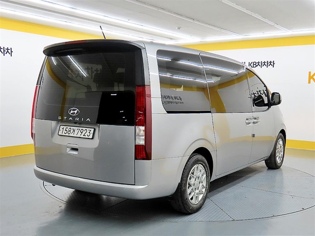 HYUNDAI Staria - Vista 4
