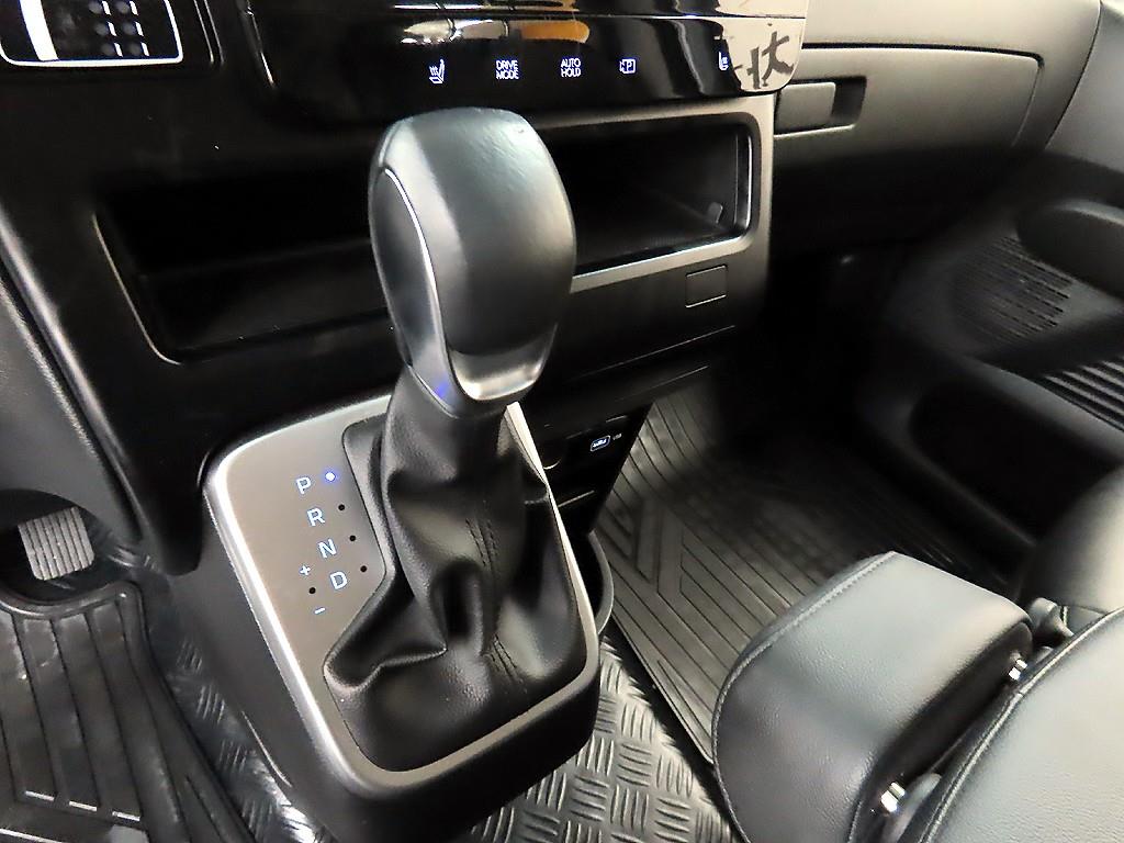 HYUNDAI Staria - Vista 10