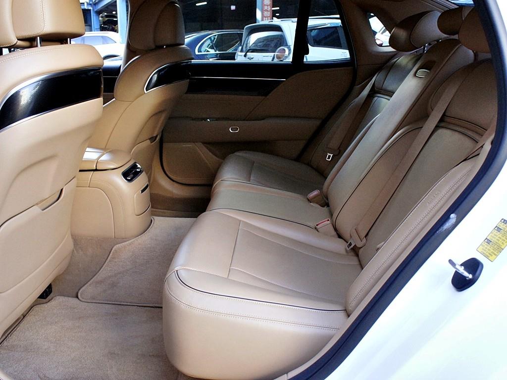 Genesis G90 - Vista 11