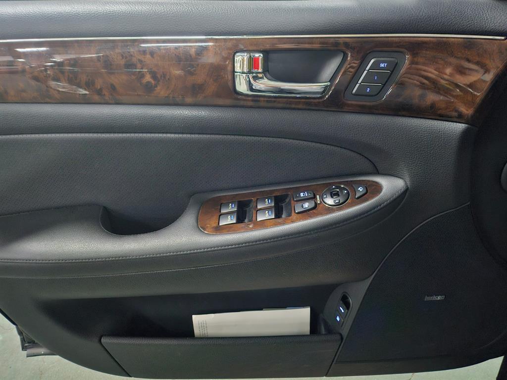 HYUNDAI Genesis - Vista 9