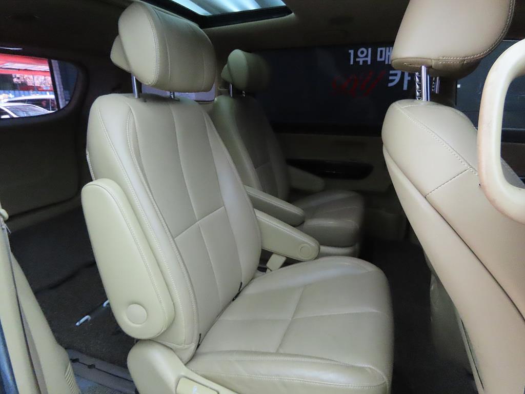 KIA Carnival - Vista 8