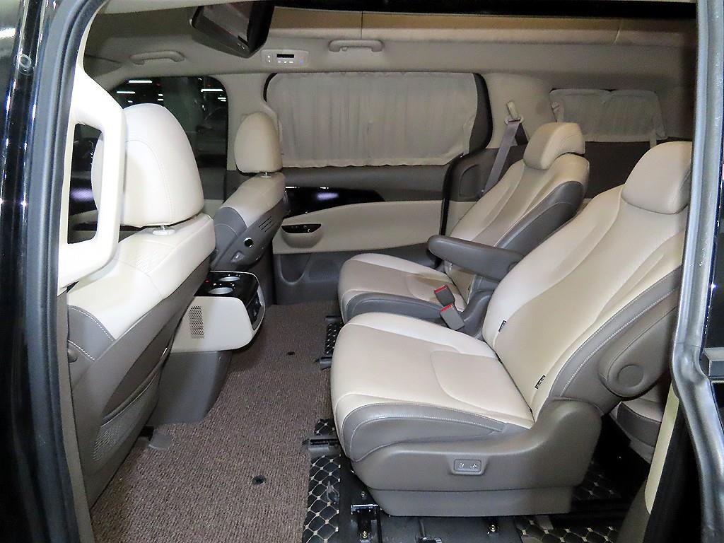 KIA Carnival - Vista 7