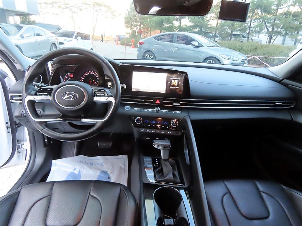 HYUNDAI Avante - Vista 7