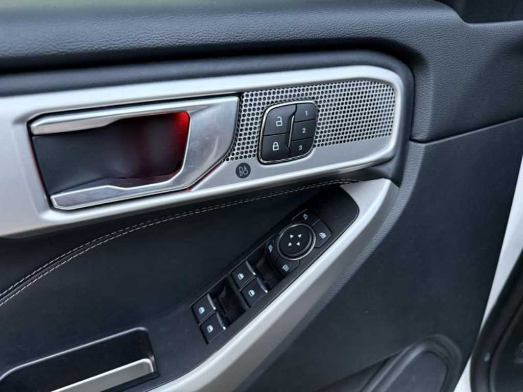 Ford Explorer - Vista 10