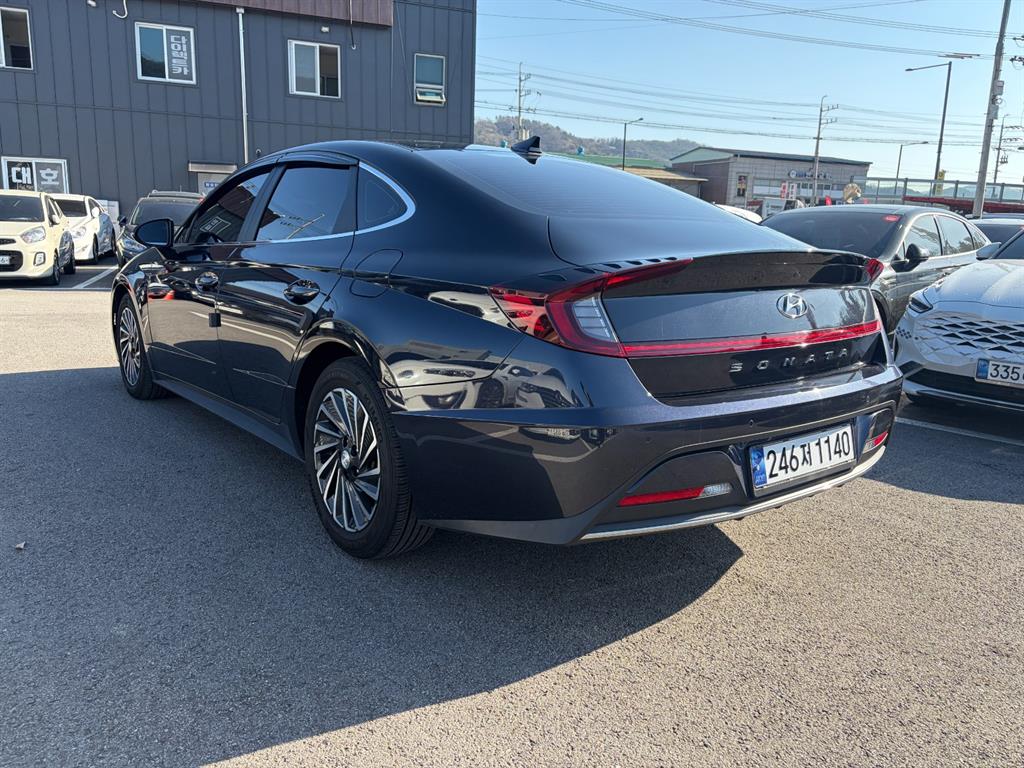 HYUNDAI Sonata - Vista 4