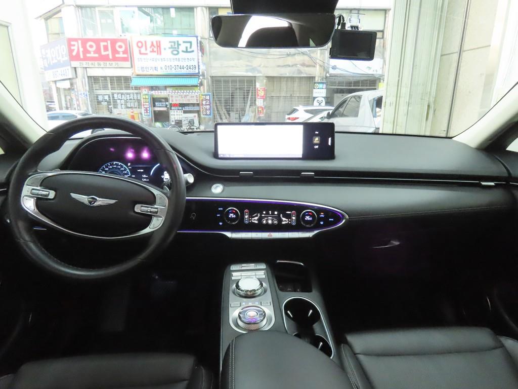 Genesis GV70 - Vista 7