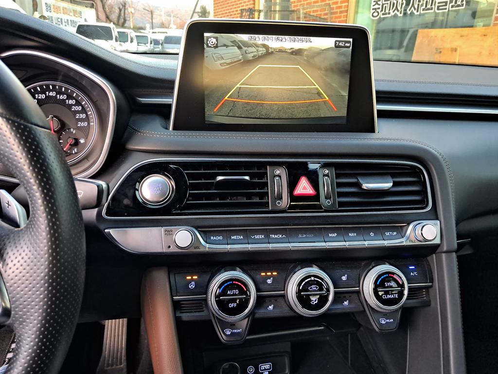 Genesis G70 - Vista 8