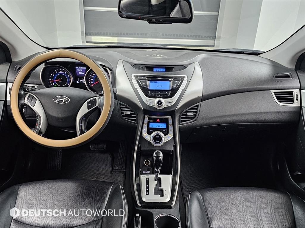 HYUNDAI Avante - Vista 7