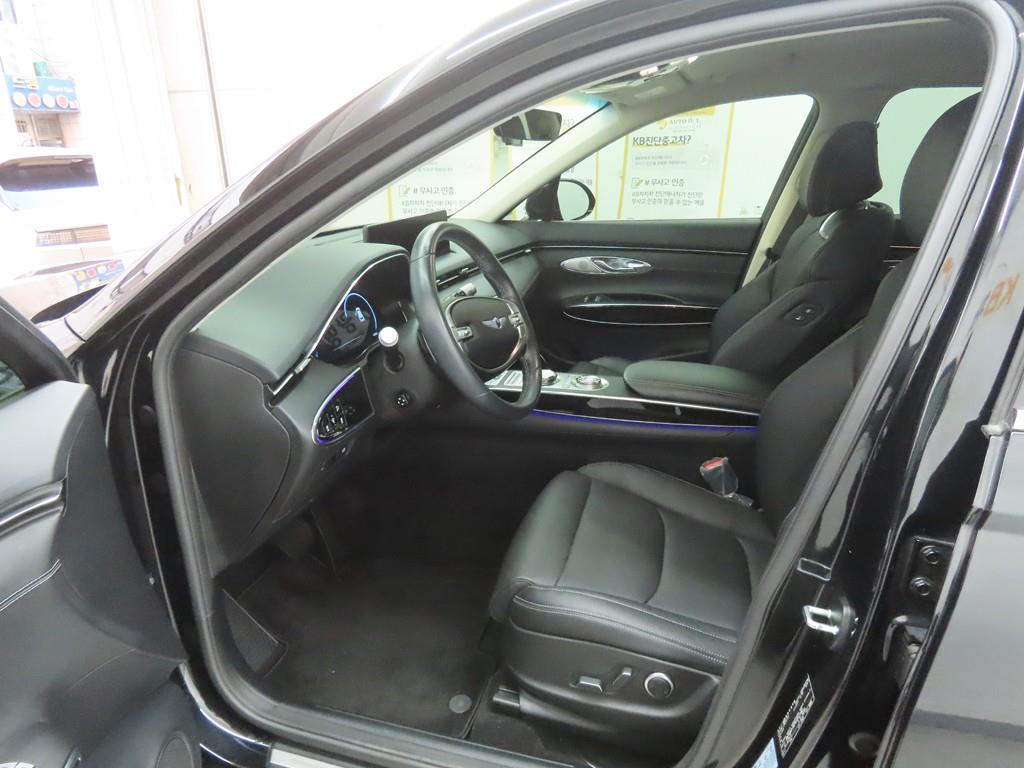 Genesis GV70 - Vista 5