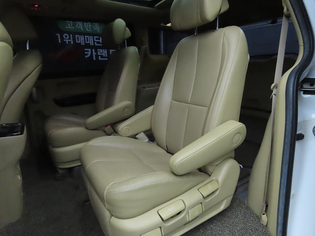 KIA Carnival - Vista 9