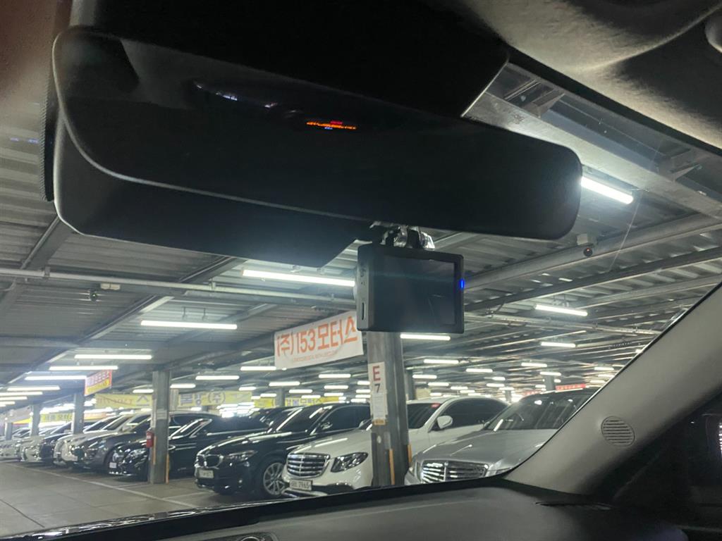 HYUNDAI Kona - Vista 8