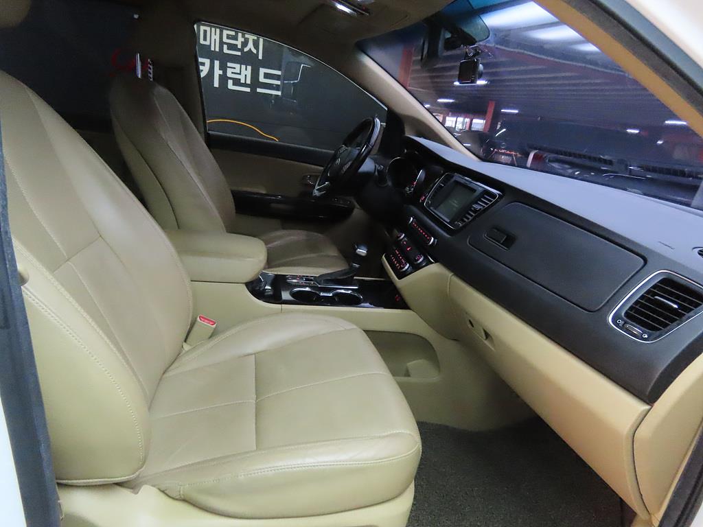 KIA Carnival - Vista 6