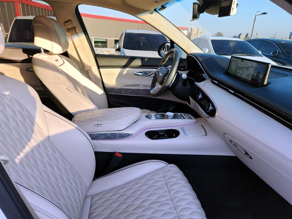 Genesis GV70 - Vista 9