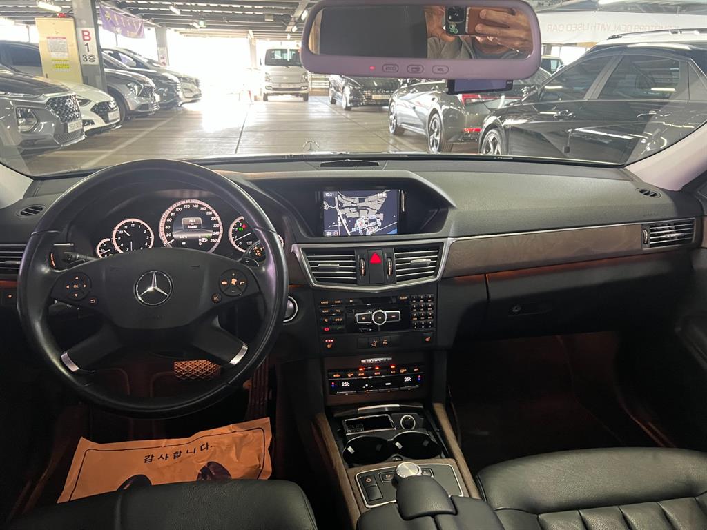 Mercedes Benz E class - Vista 5