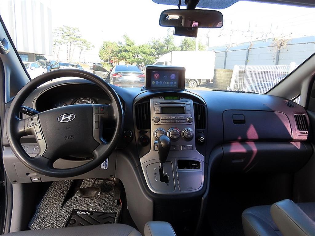 HYUNDAI Starex - Vista 8