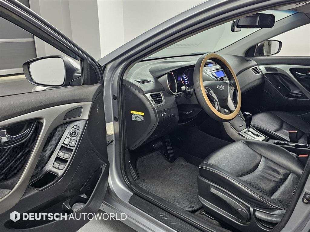 HYUNDAI Avante - Vista 11