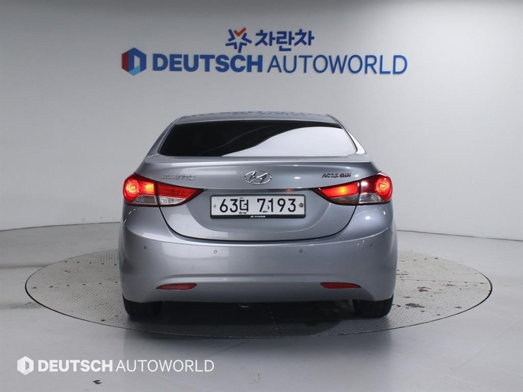 HYUNDAI Avante - Vista 4