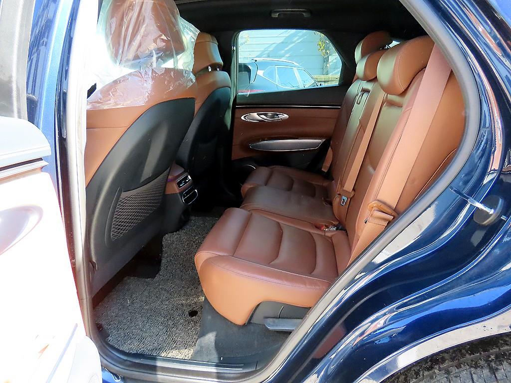 Genesis GV70 - Vista 6