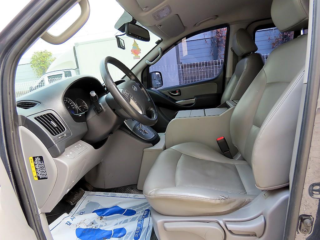 HYUNDAI Starex - Vista 5