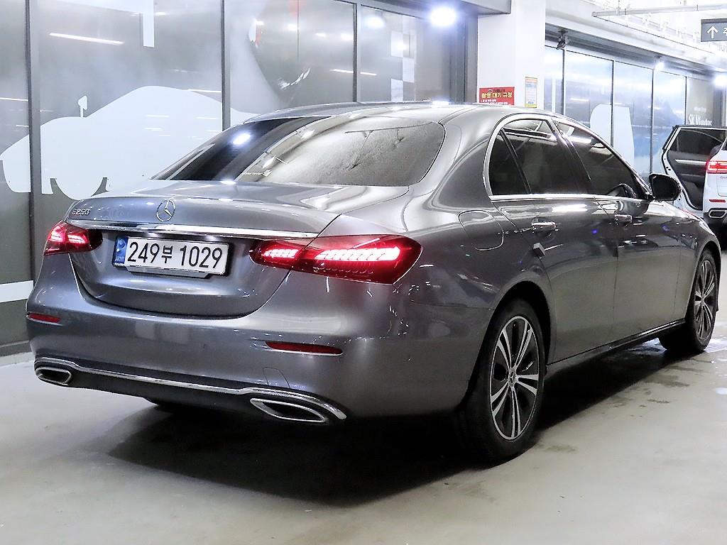 Mercedes Benz E class - Vista 4