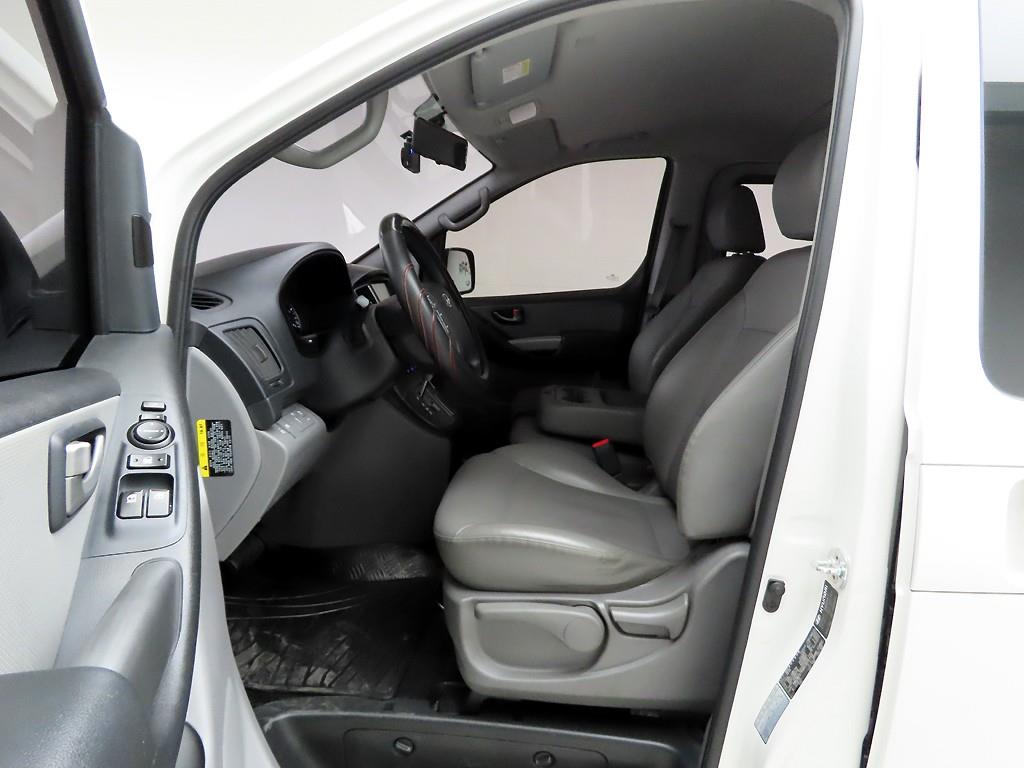 HYUNDAI Starex - Vista 12