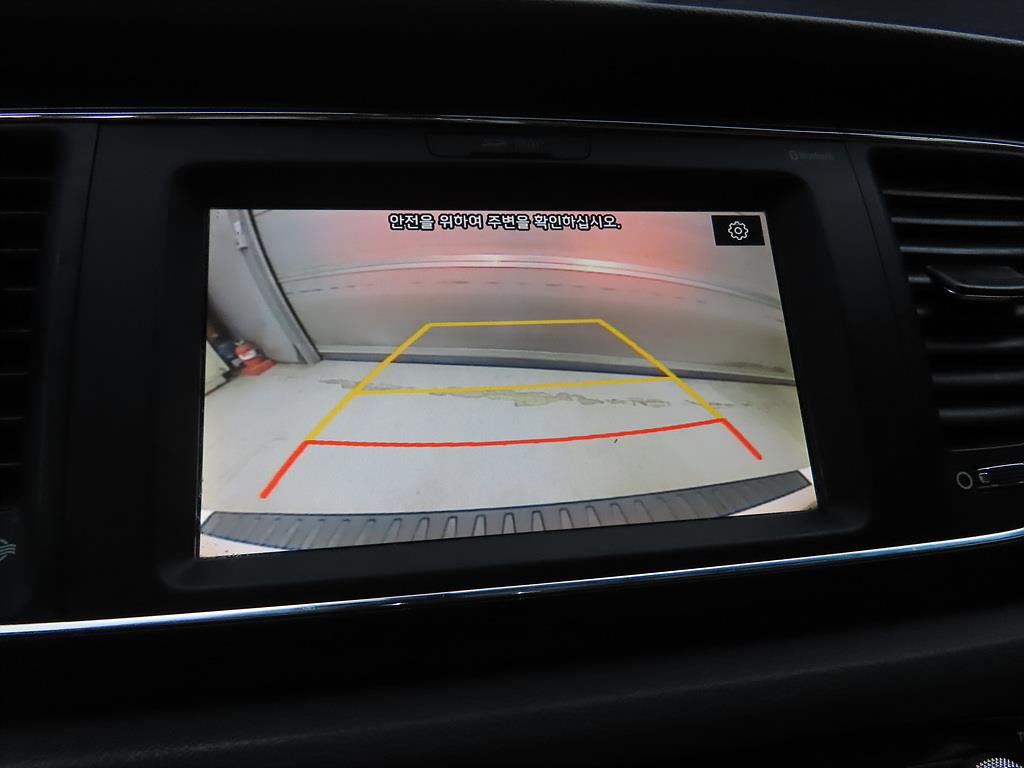 KIA Carnival - Vista 12