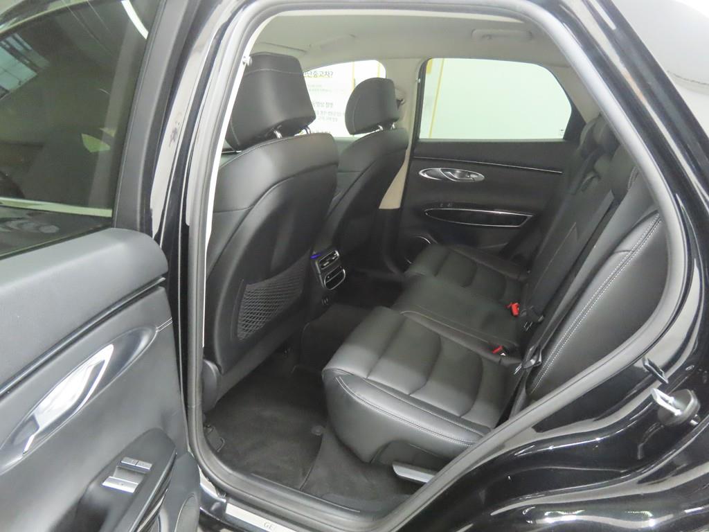 Genesis GV70 - Vista 6