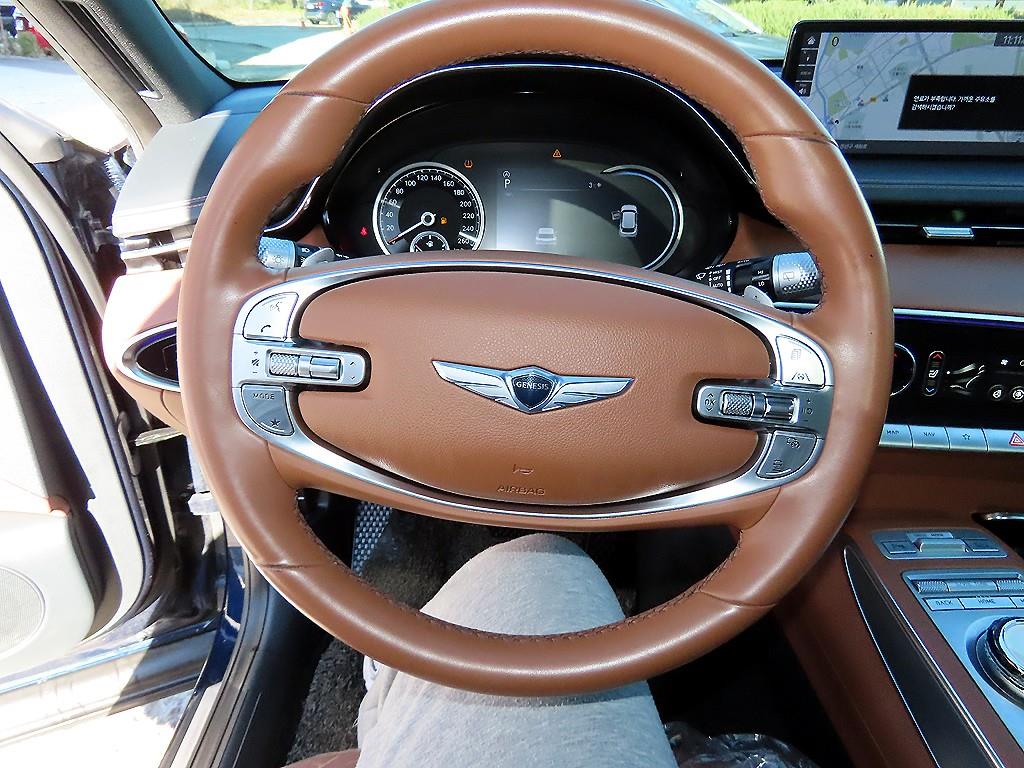 Genesis GV70 - Vista 8
