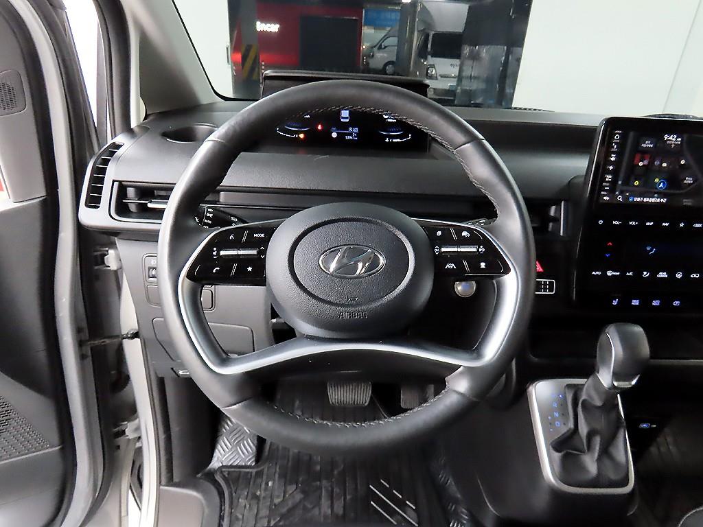 HYUNDAI Staria - Vista 9