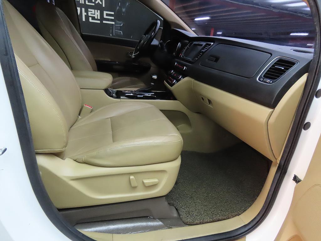 KIA Carnival - Vista 7