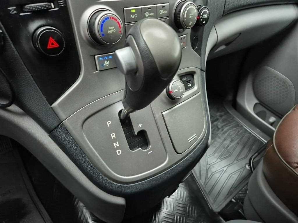 HYUNDAI Starex - Vista 8