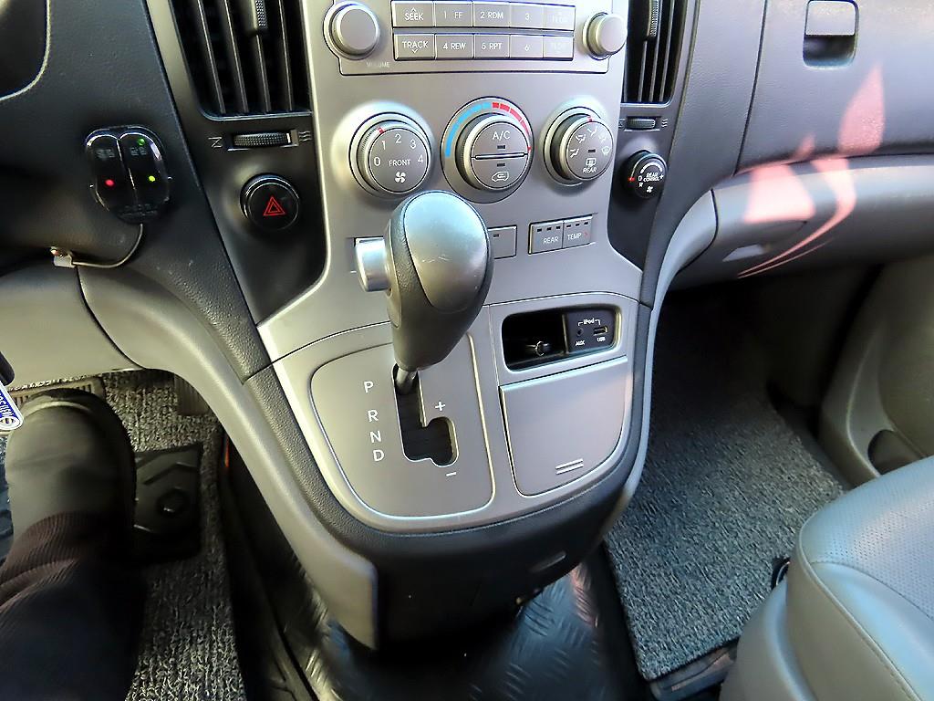 HYUNDAI Starex - Vista 11