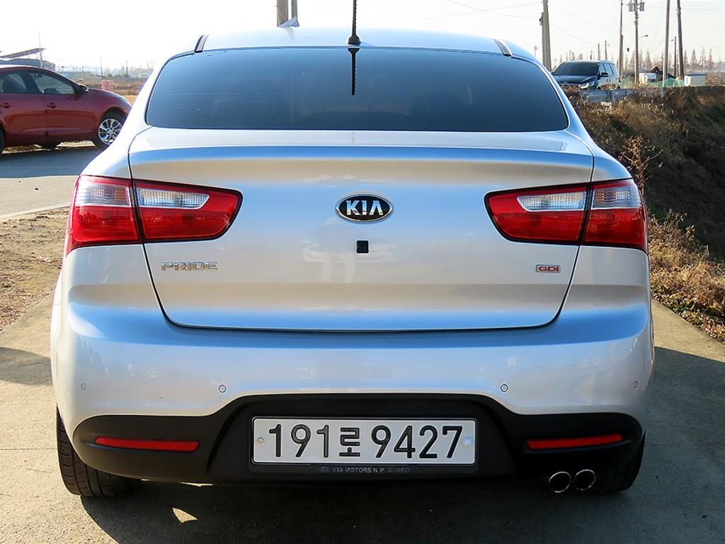 KIA Pride - Vista 4
