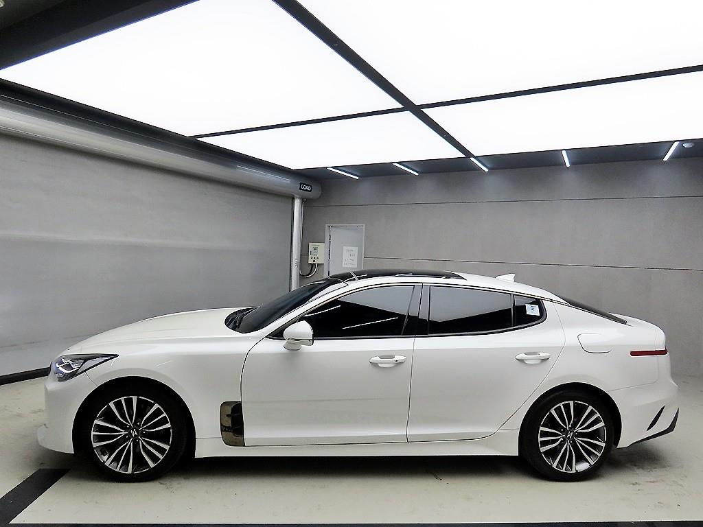 KIA Stinger - Vista 4