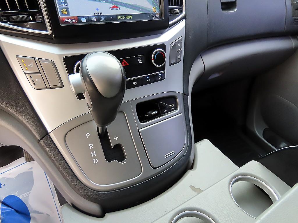 HYUNDAI Starex - Vista 10