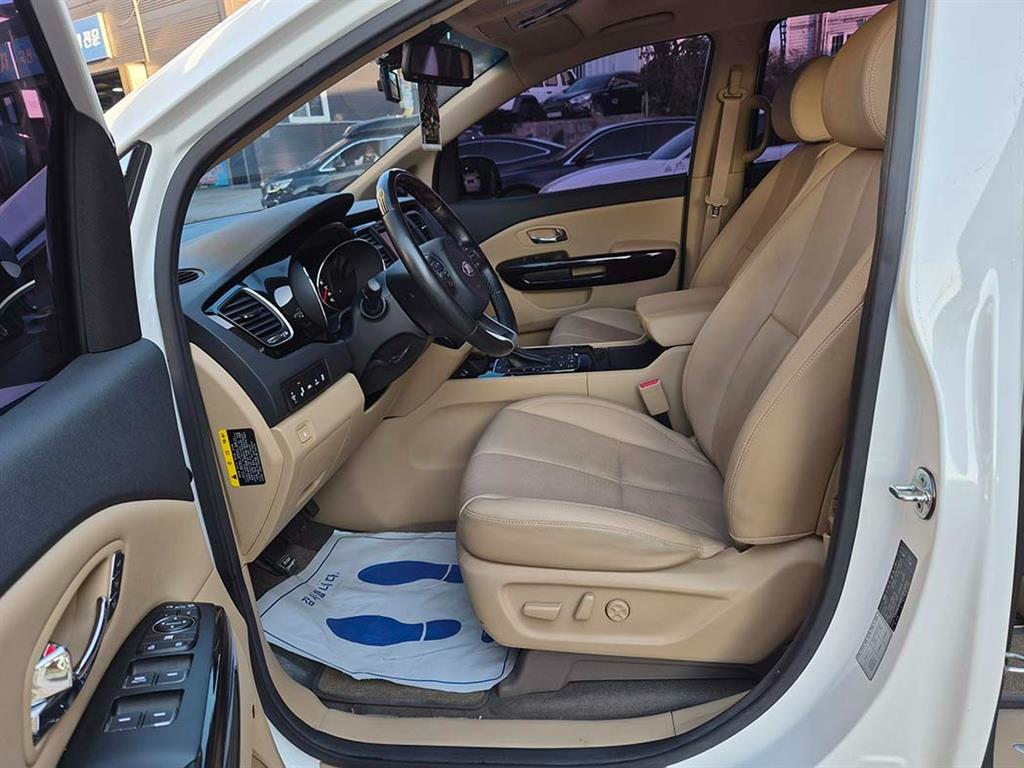 KIA Carnival - Vista 6