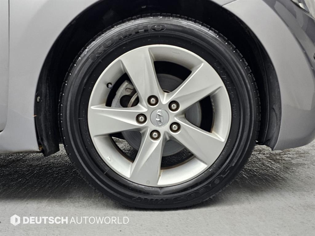 HYUNDAI Avante - Vista 5