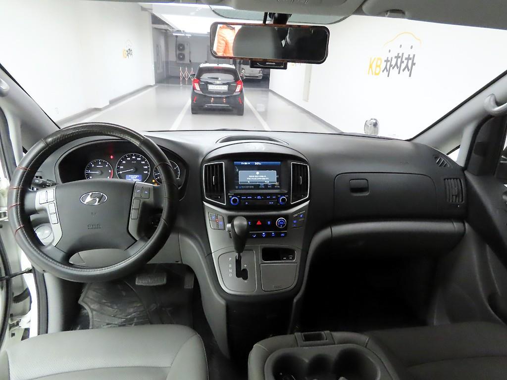 HYUNDAI Starex - Vista 7