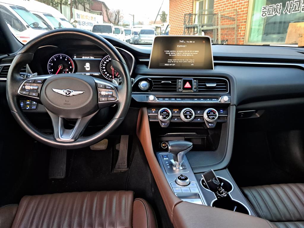 Genesis G70 - Vista 5