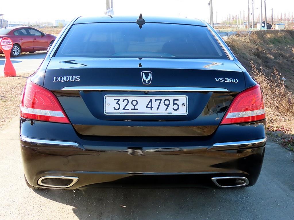 HYUNDAI Equus - Vista 4