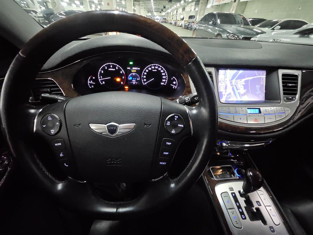 HYUNDAI Genesis - Vista 7