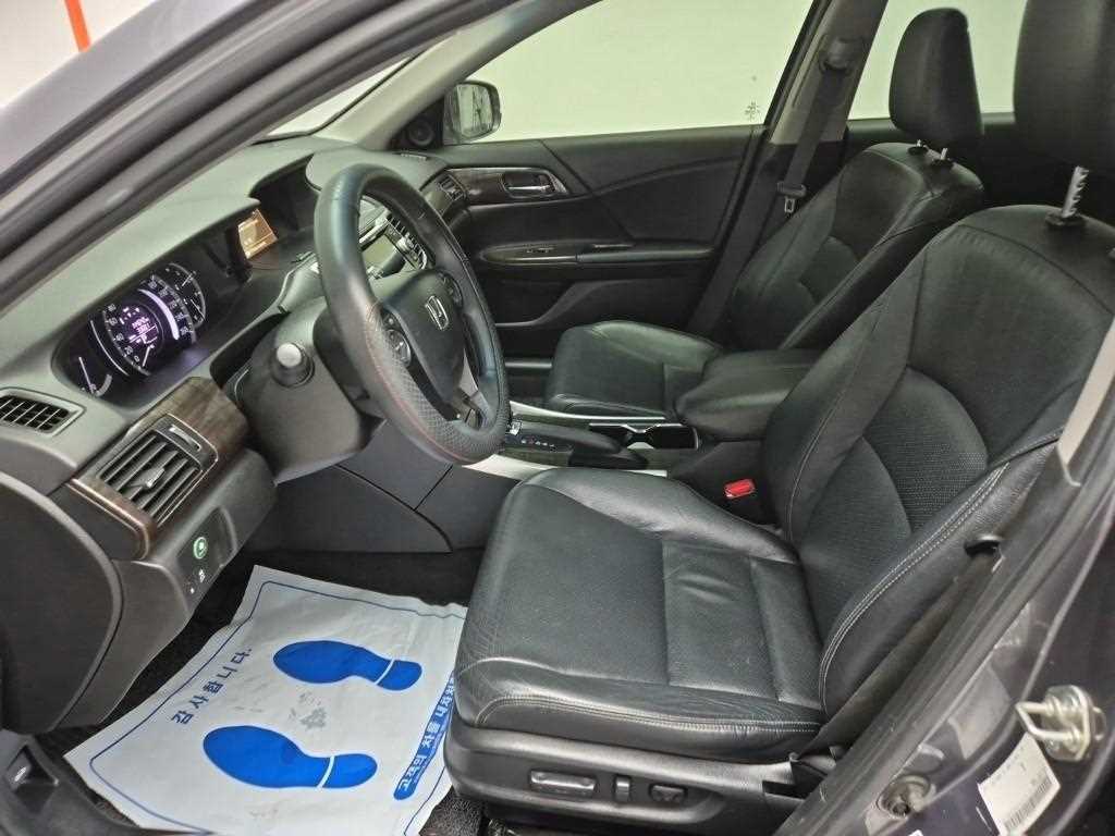 Honda Accord - Vista 11