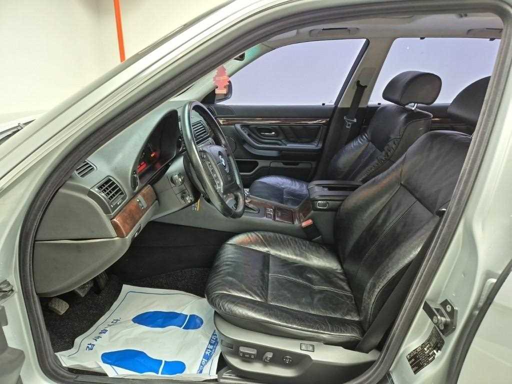 BMW 7 Series - Vista 11