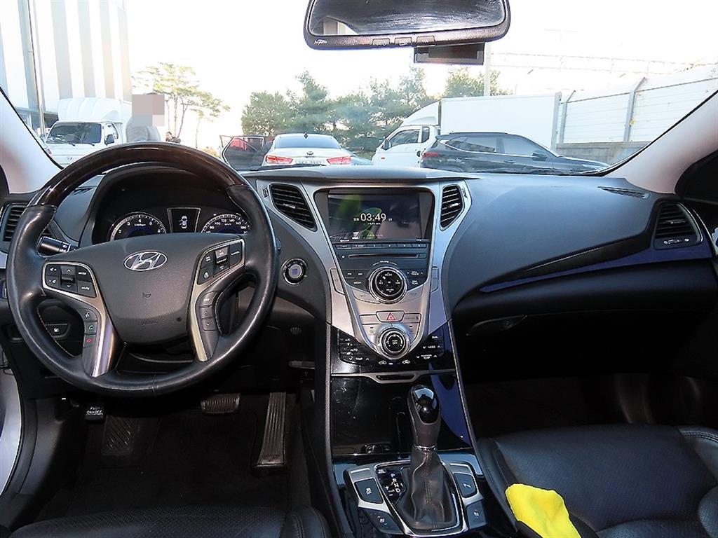 HYUNDAI Grandeur - Vista 7